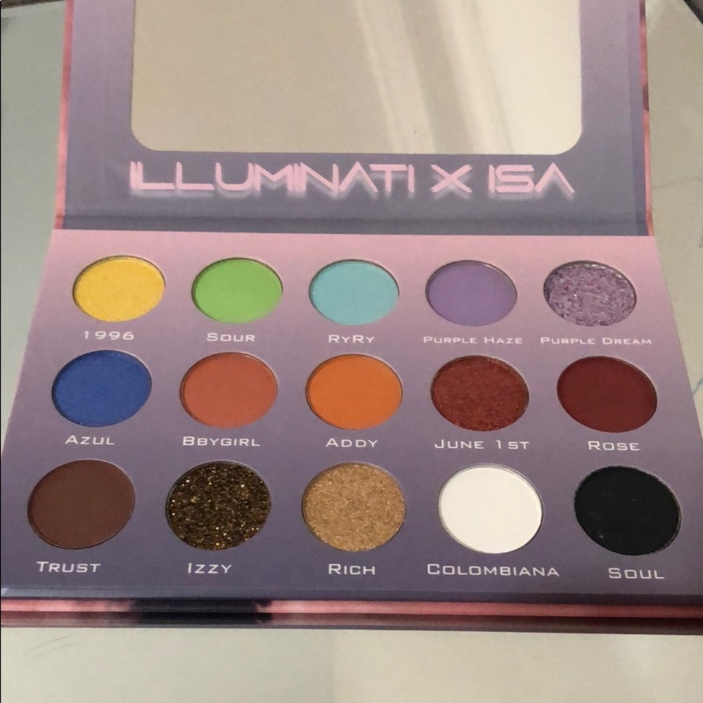 NIB Illuminati X Isa Eyeshadow Palette